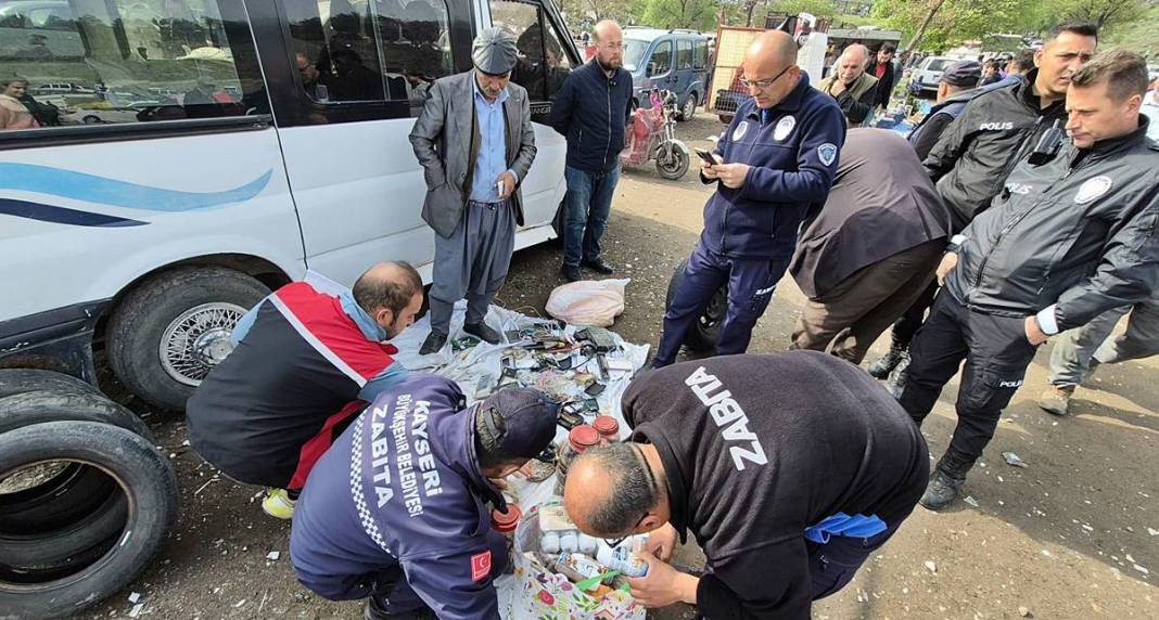 Yufka, bal, salam, bezelye... Toz toprağın içinde satılanlar şaşkına çevirdi! Şok baskınla neye uğradıklarını şaşırdılar 1